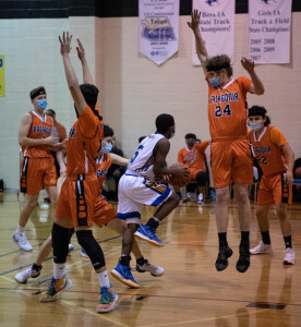 Tyrone Jordan weaves has way through Patagonia defenders.